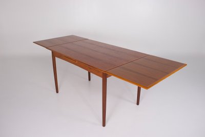 Tavolo in teak allungabile, Danimarca.