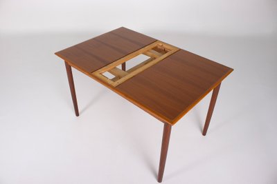 Tavolo in teak allungabile, Danimarca.