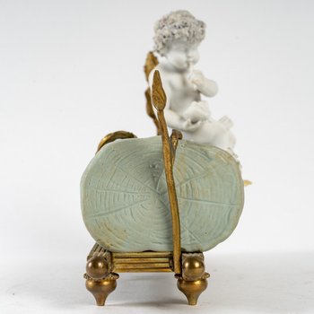 Piccola fioriera in miniatura in Wedgwood e biscuit Fine XIX secolo