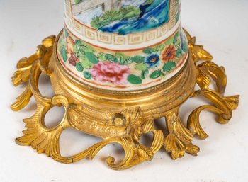 Coppia di lampade cinesi in porcellana e bronzo Fine XIX secolo