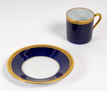Serie Von Tassen Und Untertassen Aus Limoges-Porzellan