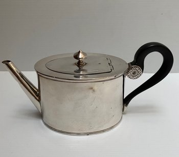 THÉIÈRE EN ARGENT MASSIF 