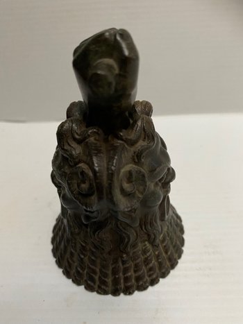 CLOCHETTE EN BRONZE 