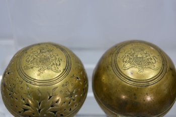 17th Century Toilet Service In Bronze Coat Of Arms