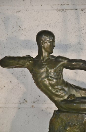 Art Déco in bronzo con patina verde "arciere" di Victor DEMANET