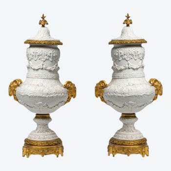 Paire De Vases En Biscuit Fin XIXè Siècle