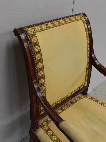 Poltrona in noce, stile Luigi XVI - Inizio XIX secolo
