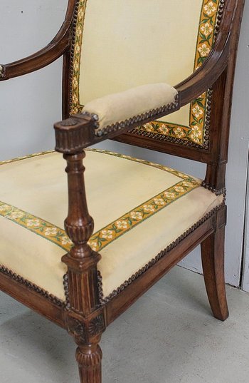 Poltrona in noce, stile Luigi XVI - Inizio XIX secolo