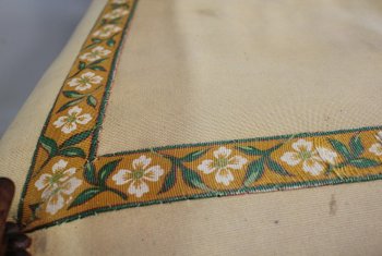 Poltrona in noce, stile Luigi XVI - Inizio XIX secolo