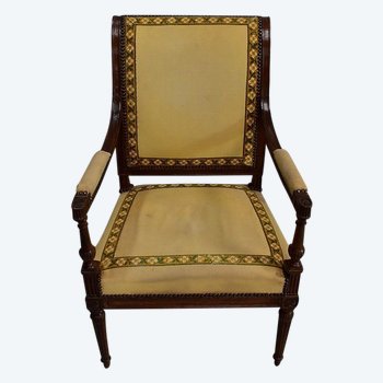 Fauteuil en Noyer, style Louis XVI – Début XIXe