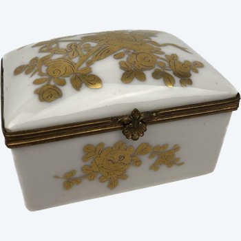 Small Napoleon III box, in porcelain and bronze.