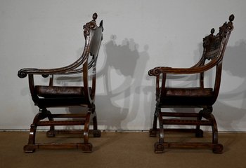 Coppia di importanti poltrone Dagobert, Curule, stile rinascimentale - Fine XIX secolo
