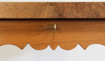 Petite Table de Salon vide-poche en Noyer massif - Milieu XIXe