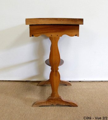 Petite Table de Salon vide-poche en Noyer massif - Milieu XIXe