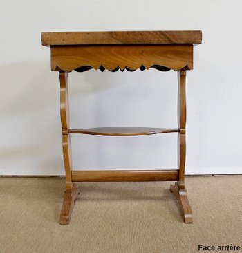 Petite Table de Salon vide-poche en Noyer massif - Milieu XIXe