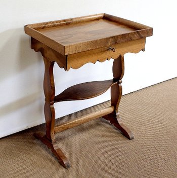 Petite Table de Salon vide-poche en Noyer massif - Milieu XIXe