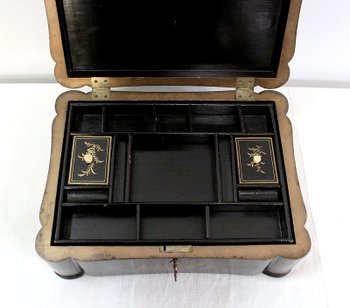 Travel box with Japanese decoration, Napoleon III period - Mid 19th century