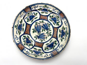 DELFT 2 assiettes en faience polychrome 18ème