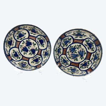 DELFT 2 assiettes en faience polychrome 18ème