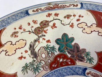 Piatto Imari policromo molto grande XIX secolo 46 cm