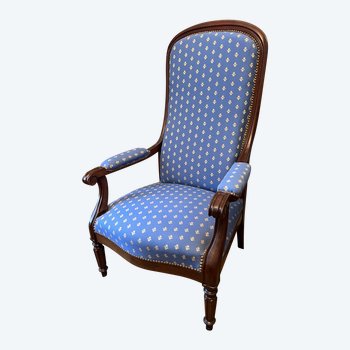 Fauteuil voltaire bleu avec fleur de lys