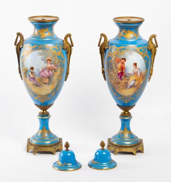 A Pair Of Syle Porcelain Vases Late 19th Century