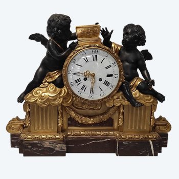 A Clock With Lovers In Gilded Bronze Late 19th Century