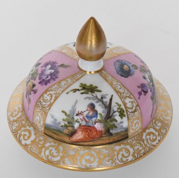 Pair of covered vases in Dresden porcelain the workshop of Helena Wolfsohn