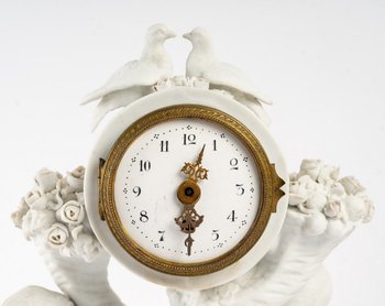 A porcelain cookie and gilded bronze set End of XIXth Century