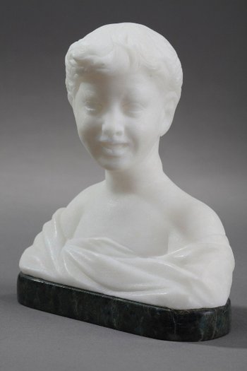 Piccolo busto raffigurante un ragazzo in alabastro
