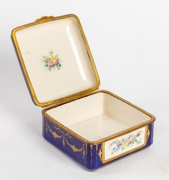Blue Porcelain Box Late 19th Century