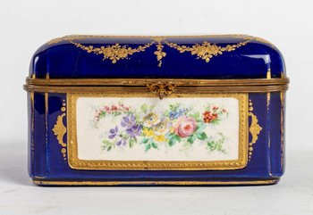 Blue Porcelain Box Late 19th Century