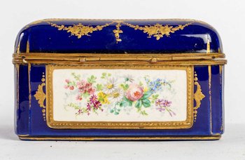 Blue Porcelain Box Late 19th Century