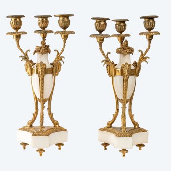 Coppia di candelabri in bronzo dorato e marmo bianco del XIX secolo