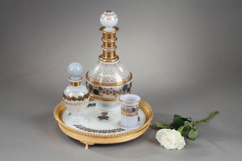 Service dit "verre d'eau" en opaline à décor Desvignes, Charles X