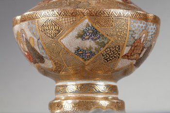 Small Satsuma Tripod Vase In Earthenware Decorated With 18 Luohans, 19th century
