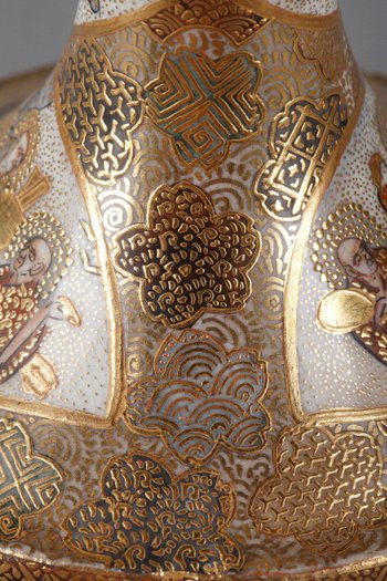 Small Satsuma Tripod Vase In Earthenware Decorated With 18 Luohans, 19th century