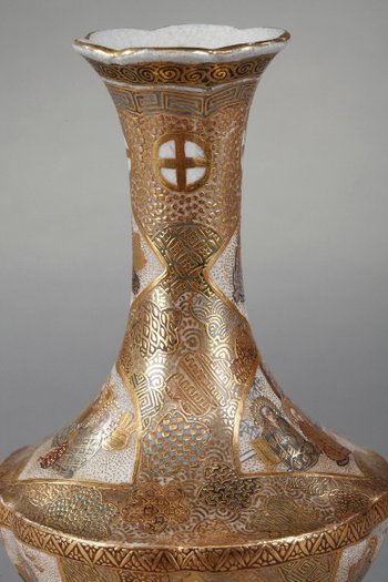 Small Satsuma Tripod Vase In Earthenware Decorated With 18 Luohans, 19th century
