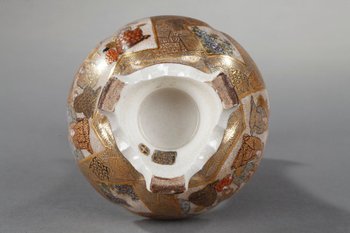 Small Satsuma Tripod Vase In Earthenware Decorated With 18 Luohans, 19th century