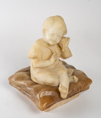 Figurina in alabastro di un bambino piccolo