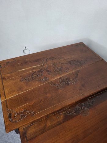Pyrographed nesting tables XXth century