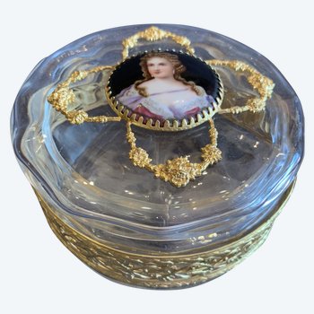 Crystal Box With Porcelain Plate