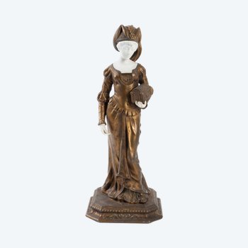 statue of elegant