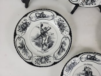 Set di 6 piatti Creil e Montereau Ballo in maschera XIX secolo
