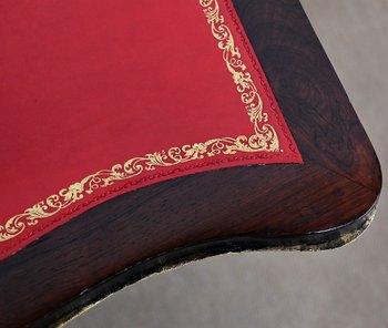 Piccola scrivania da donna, stile Luigi XV, periodo Napoleone III - Metà del XIX secolo