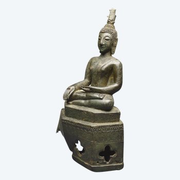 Laos, XVIIème - XVIIIème siècle, Bouddha Maravijaya en bronze à patine sombre