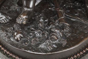 Bronze-Gruppe : Zwei Liebende, die sich um ein Herz streiten