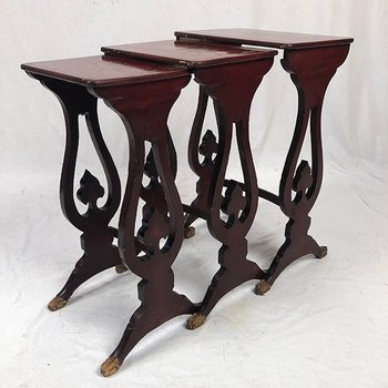 Set of three red lacquered nesting tables with gold decoration in the Asian style, 19th century