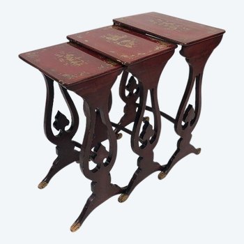 Set of three red lacquered nesting tables with gold decoration in the Asian style, 19th century