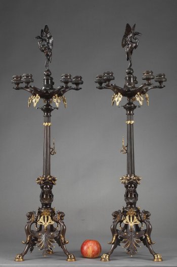 Ein großes Paar Bronze-Kerzenleuchter aus der Restaurationszeit